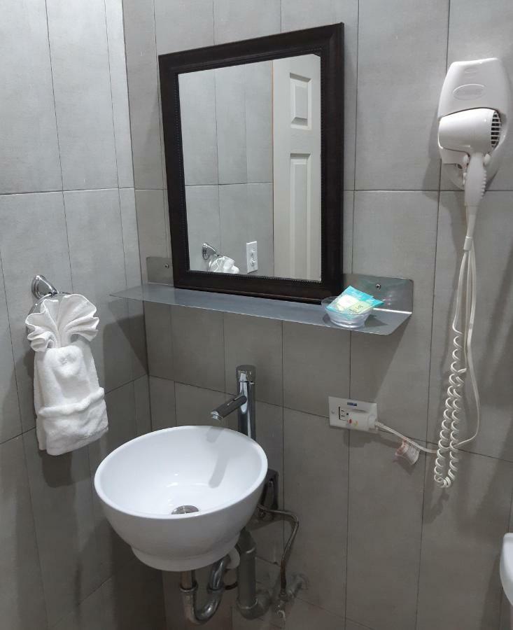 Maya Bella Downtown Hotel San Ignacio Buitenkant foto