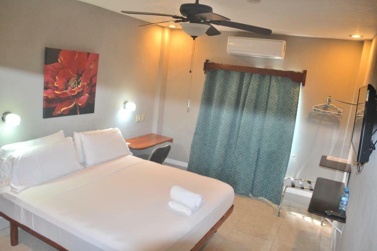 Maya Bella Downtown Hotel San Ignacio Buitenkant foto