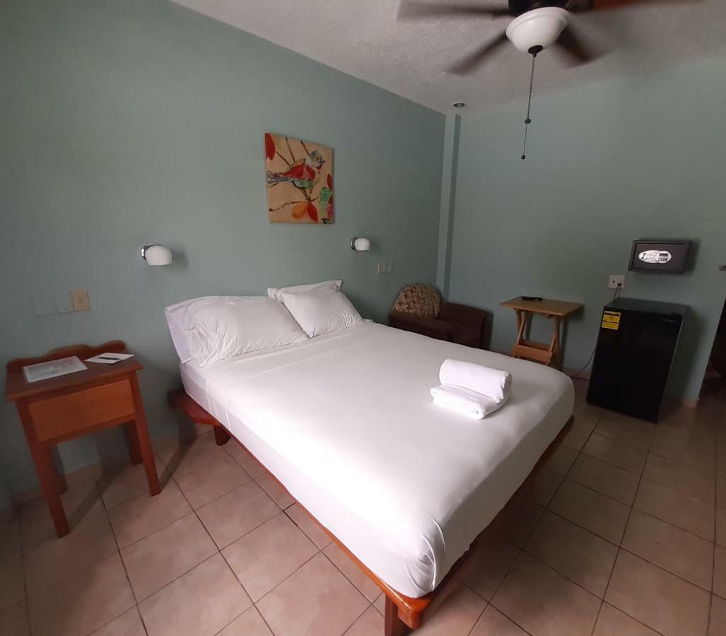 Maya Bella Downtown Hotel San Ignacio Buitenkant foto