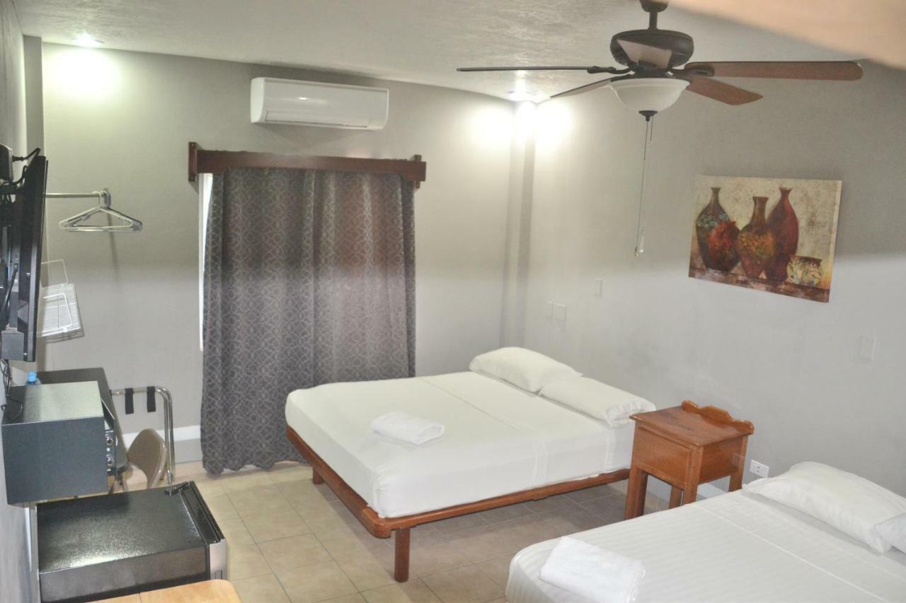 Maya Bella Downtown Hotel San Ignacio Buitenkant foto